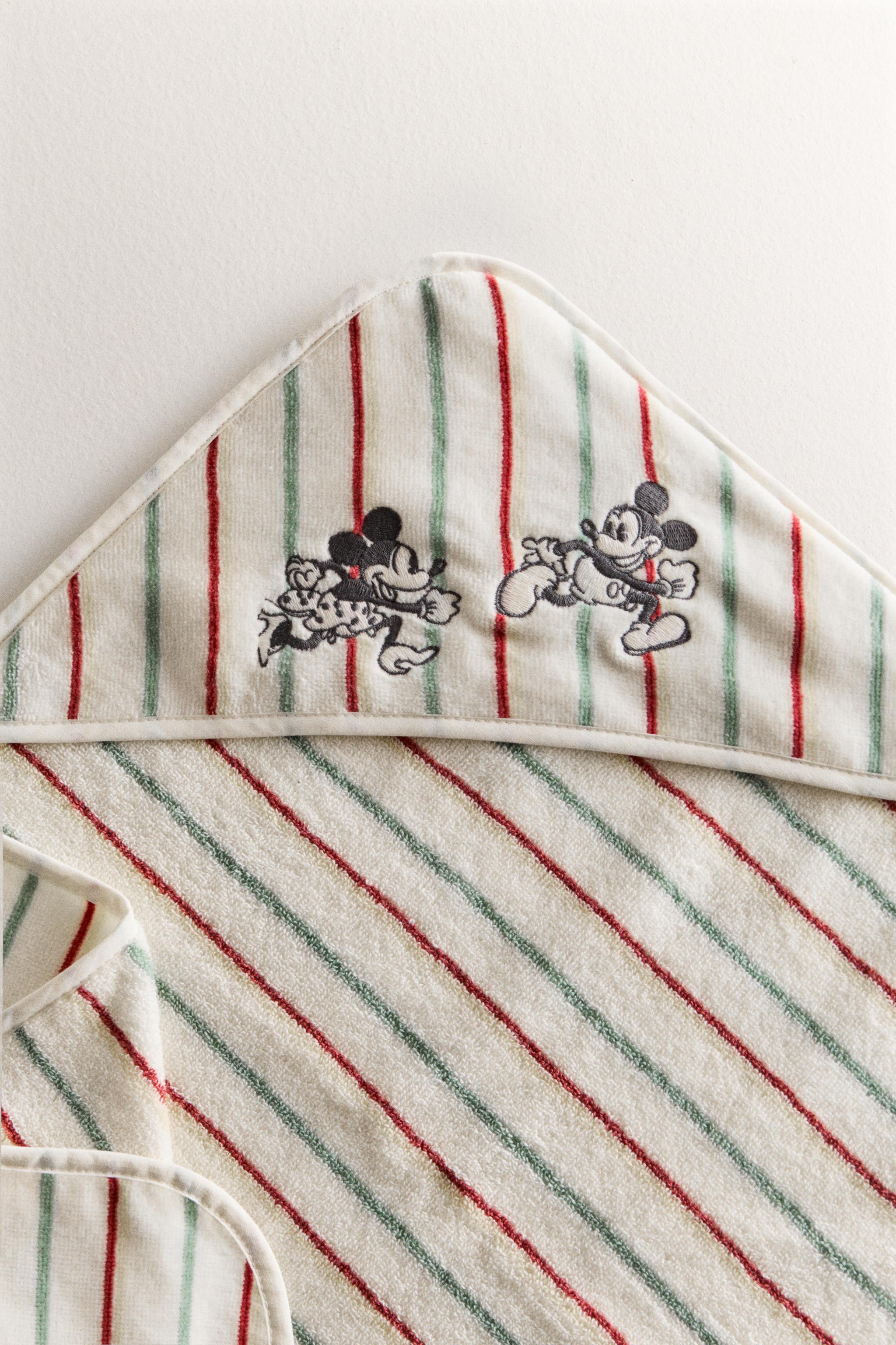 MICKEY & MINNIE ©DISNEY VELOUR HOODED BATH TOWEL